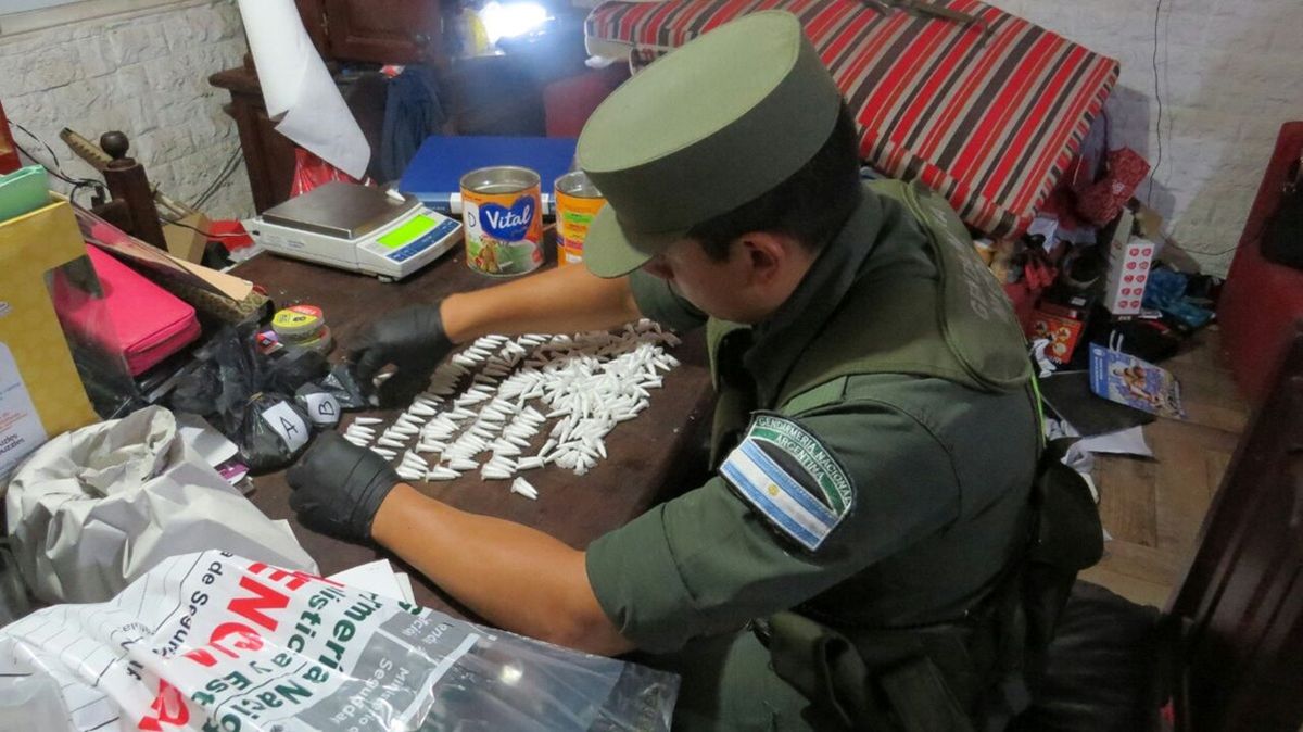 Las dosis que la Gendarmería le encontró a Ferreyra y Mendoza en su casa del barrio Los Troncos. 