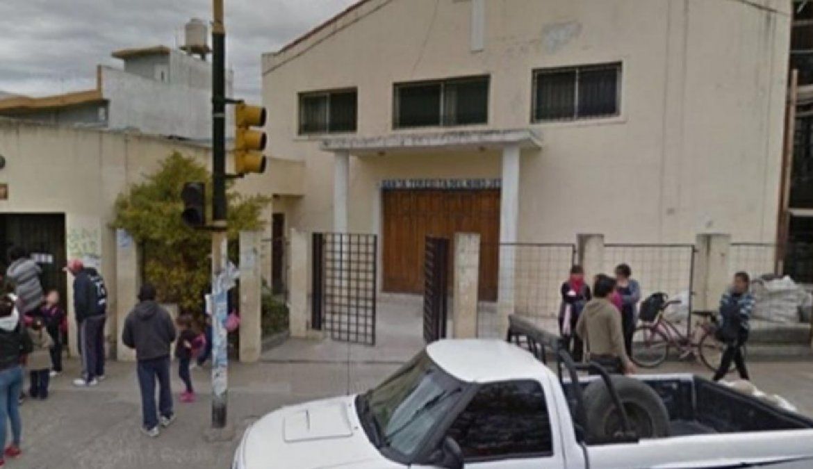 Armó una fogata con boletas y casi provoca un incendio en el cuarto oscuro