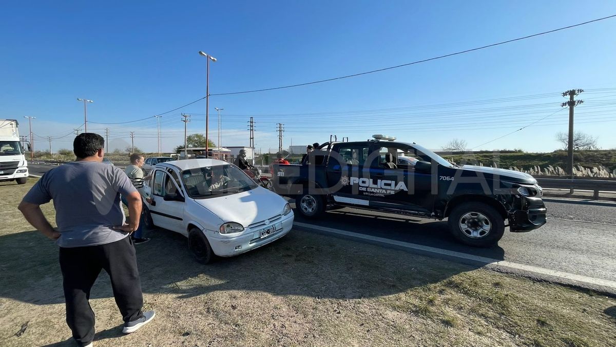 Un móvil policial asistió a los conductores.