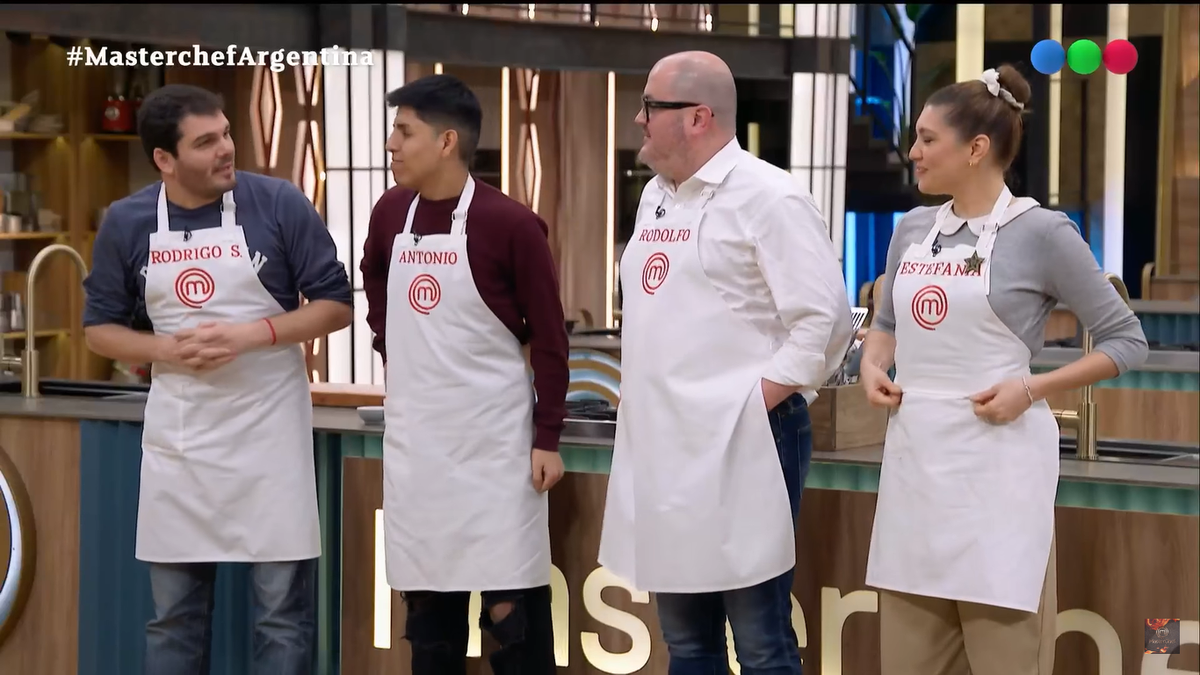 Rodolfo y Rodrigo de MasterChef limaron asperezas y bailaron juntos. Rodolfo y Rodrigo de MasterChef limaron asperezas y bailaron juntos.