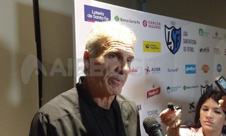 El campeón del mundo de México 1986 estuvo en el Congreso de Conmebol que se hizo en Santa Fe. El campeón del mundo de México 1986 estuvo en el Congreso de Conmebol que se hizo en Santa Fe.