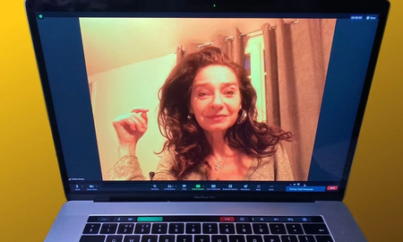 Se enamoró en Tinder de un cirujano de Estados Unidos y hasta hicieron videollamadas: era un hacker nigeriano Se enamoró en Tinder de un cirujano de Estados Unidos y hasta hicieron videollamadas: era un hacker nigeriano