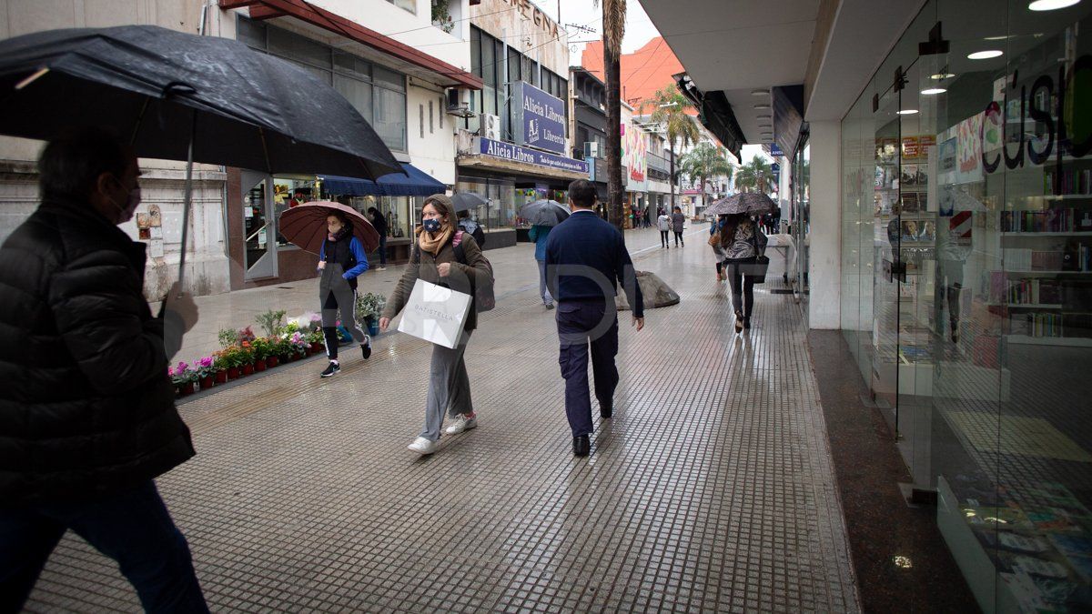 Santa Fe: la incertidumbre económica y cambiaria golpea con fuerza al comercio minorista.