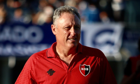 Newells echó al DT Ricardo Lunari tras la derrota contra Gimnasia de La Plata.