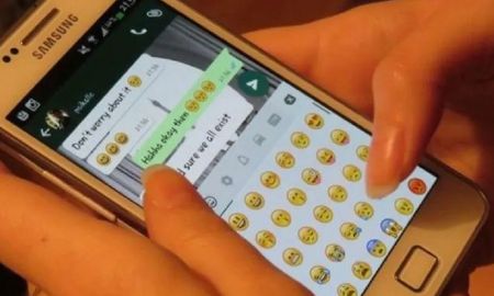 se harto de contestar mensajes por whatsapp y se invento un extrano telefono se harto de contestar mensajes por whatsapp y se invento un extrano telefono
