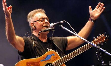 León Gieco nació el 20 de noviembre de 1951 en Cañada Rosquín, Santa Fe León Gieco nació el 20 de noviembre de 1951 en Cañada Rosquín, Santa Fe
