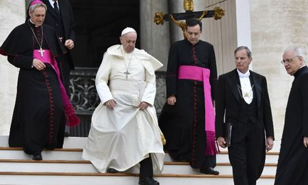amenaza de bomba en medio de una audiencia del papa francisco amenaza de bomba en medio de una audiencia del papa francisco