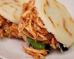 Las arepas colombianas son un alimento delicioso y fácil de hacer que es perfecto para cualquier ocasión.&nbsp;