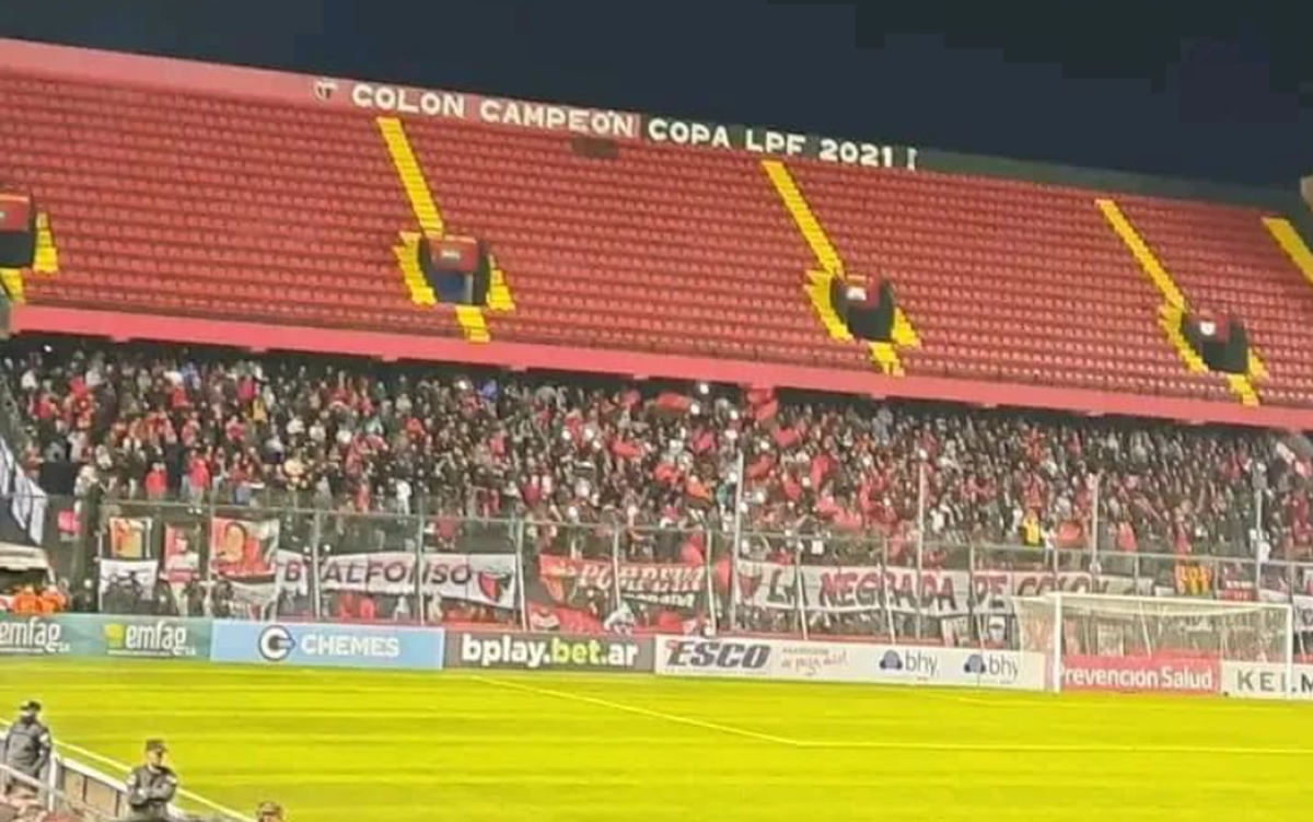 La Negrada en el estadio de Colón. La Negrada en el estadio de Colón.