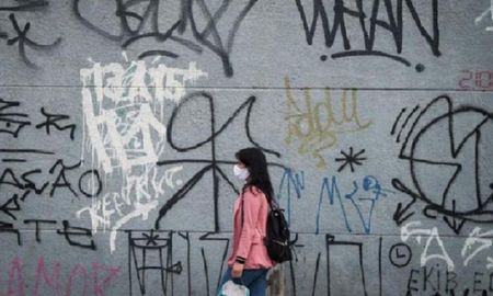 Una mujer con mascarilla por el coronavirus, en Sao Paulo, Brasil Una mujer con mascarilla por el coronavirus, en Sao Paulo, Brasil