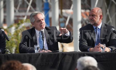 El presidente anunció el pago de la deuda durante un acto en la ciudad de Santa Fe junto al gobernador Omar Perotti. El presidente anunció el pago de la deuda durante un acto en la ciudad de Santa Fe junto al gobernador Omar Perotti.