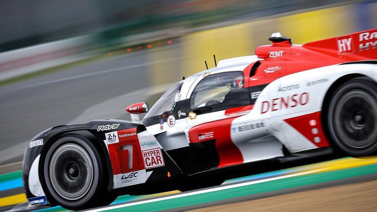 El piloto cordobés José María Pechito López se coronó este domingo campeón de las tradicionales 24 Horas de Le Mans