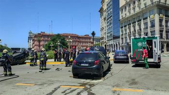 Choque y vuelco frente a Casa Rosada: reportaron tres personas heridas