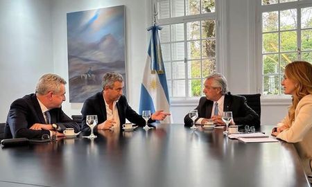 El intendente de Rosario, Pablo Javkin, fue recibido este jueves por el presidente de la Nación, Alberto Fernández, con quien abordó la problemática del narcotráfico. El intendente de Rosario, Pablo Javkin, fue recibido este jueves por el presidente de la Nación, Alberto Fernández, con quien abordó la problemática del narcotráfico.