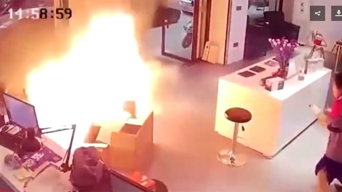 VIDEO: Así explotó la batería mientras se cargaba en una tienda
