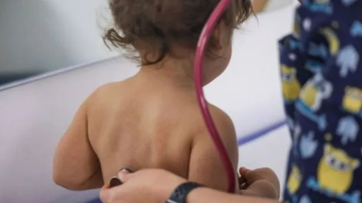 Un bebé de tres meses fue diagnosticado con tos convulsa en el Hospital de Niños.