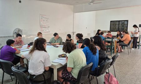 Más de 2 mil estudiantes de nivel secundario participan de las tutorías presenciales en el marco del Programa Quedate. Más de 2 mil estudiantes de nivel secundario participan de las tutorías presenciales en el marco del Programa Quedate.