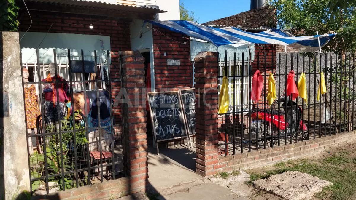 Trabajó 12 horas en su negocio, se fue a descansar  y no escuchó las 13 llamadas de los vecinos para avisarle que le entraron a robar