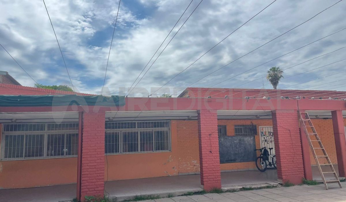Se robaron el techo que cubría el patio de la escuela Profesor Ravera. Se robaron el techo que cubría el patio de la escuela Profesor Ravera.