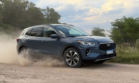 La Ford Kuga Híbrida se destaca por su equilibrio entre funcionalidad, tecnología y seguridad. La Ford Kuga Híbrida se destaca por su equilibrio entre funcionalidad, tecnología y seguridad.