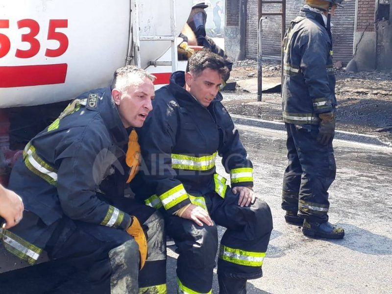 Bomberos heroicos: ante el incendio, tarea cumplida