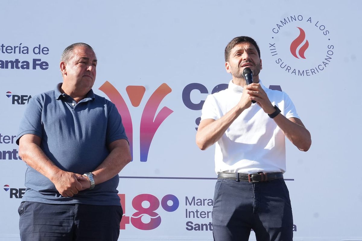 El gobernador Maximiliano Pullaro participó este domingo de la largada de la 48ª edición de la Maratón Santa Fe–Coronda Copa Santa Fe.