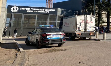 Trasladaron a 114 mujeres a un pabellón de la cárcel de Las Flores. Trasladaron a 114 mujeres a un pabellón de la cárcel de Las Flores.