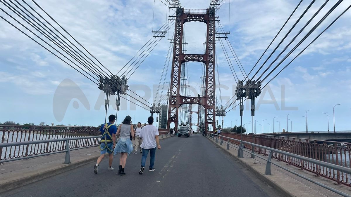 Chino Mansutti grabó una Live Session en una de las torres del Puente Colgante.