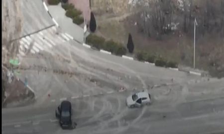 Un drone grabó el momento exacto en que un civil ucraniano fue asesinado por soldados rusos Un drone grabó el momento exacto en que un civil ucraniano fue asesinado por soldados rusos