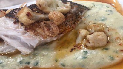 Pescado a la chapa con vegetales tibios