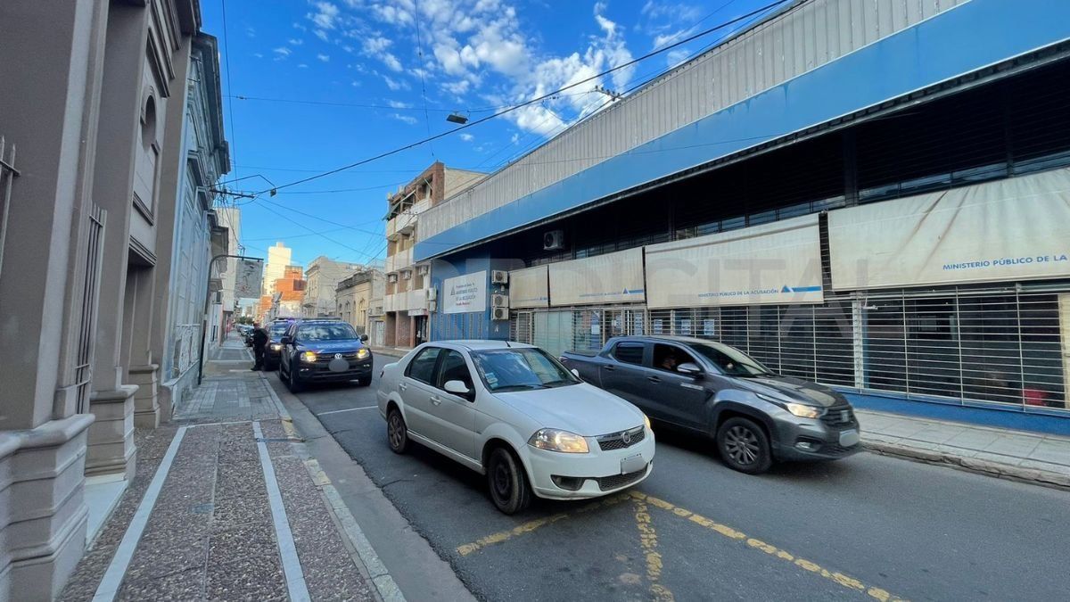 Falsa amenaza de bomba en el microcentro de Santa Fe frente al Ministerio Público de la Acusación.