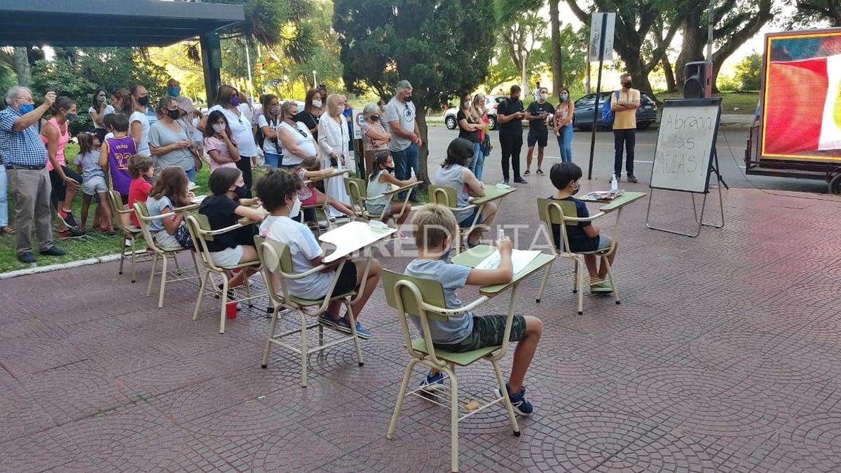 Los ministros de las 23 provincias y la Ciudad de Buenos Aires ratificaron su compromiso de priorizar la apertura de las escuelas y el sostenimiento de clases presenciales en todo el país