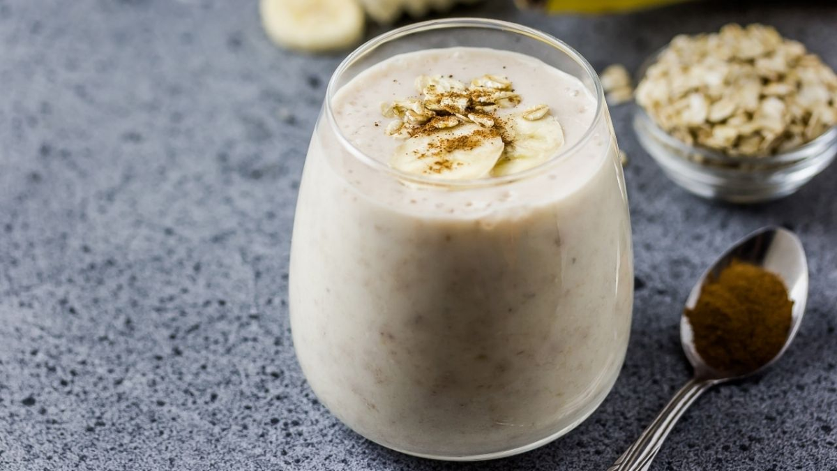 El licuado de banana y avena es una opción rica y nutritiva para tus desayunos o meriendas. El licuado de banana y avena es una opción rica y nutritiva para tus desayunos o meriendas. 
