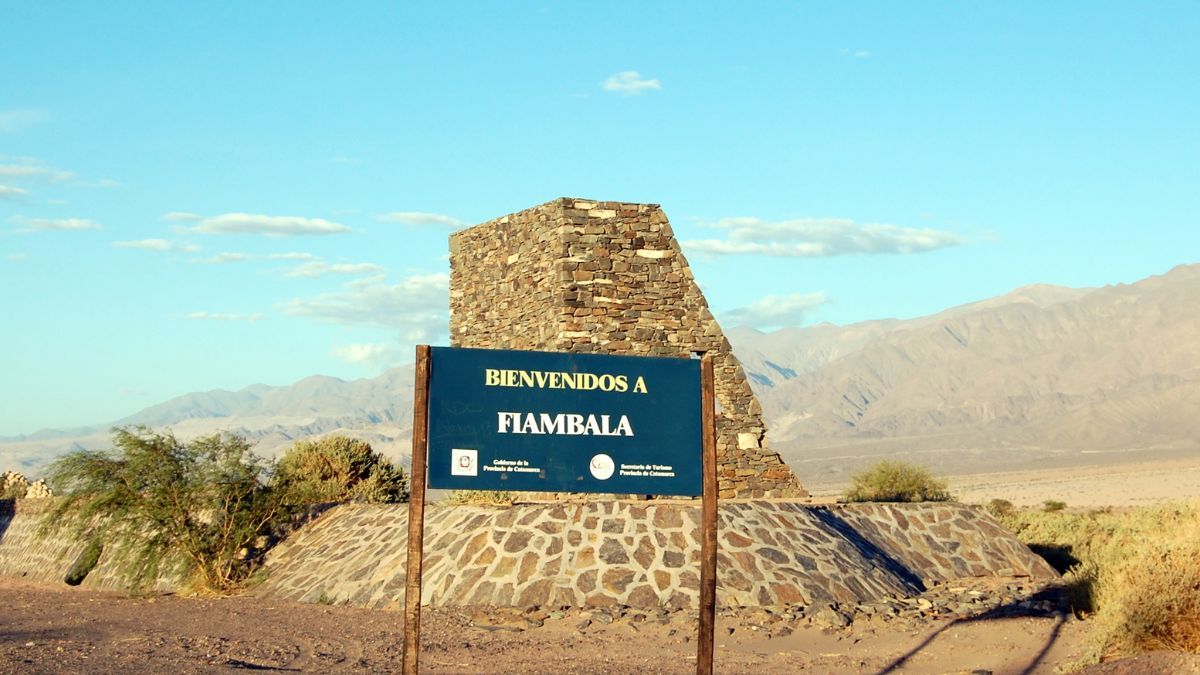 La localidad de Fiambalá no solo sorprende con sus termas, sino que ofrece atractivos ideales para recorrer y conocer la riqueza histórica de Catamarca. La localidad de Fiambalá no solo sorprende con sus termas, sino que ofrece atractivos ideales para recorrer y conocer la riqueza histórica de Catamarca.