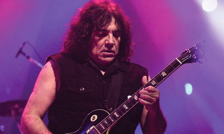 Un día como hoy, fallecía el mítico guitarrista argentino Norberto (Pappo) Napolitano. Un día como hoy, fallecía el mítico guitarrista argentino Norberto (Pappo) Napolitano.