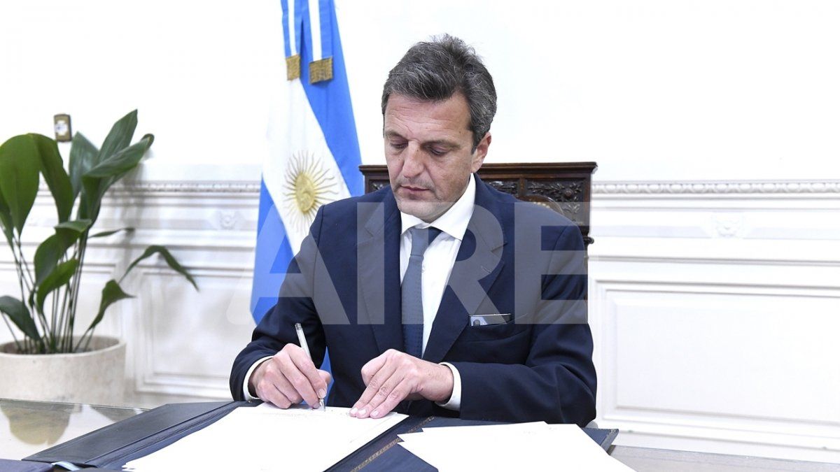 En vísperas del comienzo del debate en torno al proyecto de reforma del impuesto a las Ganancias, se confirmó que el oficialismo aceptó la propuesta para que el aguinaldo no se vea alcanzado por el tributo, en tanto que los cambios serán retroactivos a enero, por lo que en aquellos casos que corresponda se realizarán reintegros.