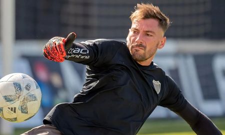 Colón sigue trabajando en el armado del plantel para el 2026 y algunos nombres comenzaron a filtrarse. Uno de los apuntados es un arquero. Colón sigue trabajando en el armado del plantel para el 2026 y algunos nombres comenzaron a filtrarse. Uno de los apuntados es un arquero.