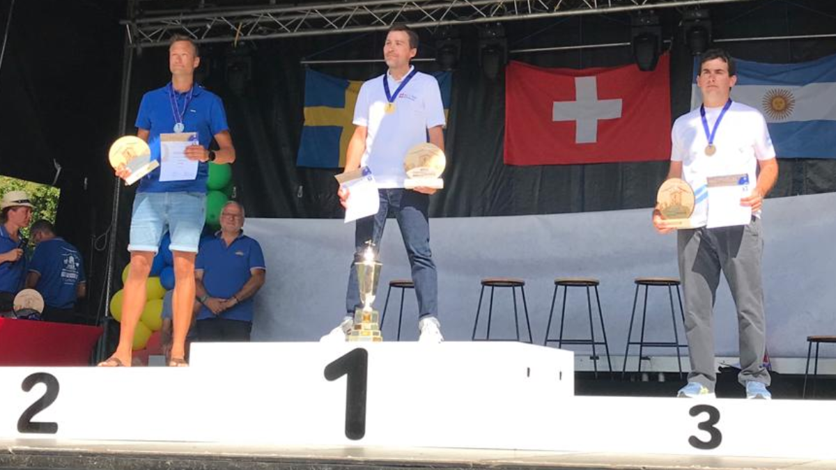 Alejandro Arigos se quedó con el tercer puesto en el Campeonato Mundial de Aeromodelismo frente a más de 100 competidores. Alejandro Arigos se quedó con el tercer puesto en el Campeonato Mundial de Aeromodelismo frente a más de 100 competidores.