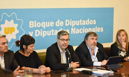 Legisladores nacionales y dirigentes de distintos espacios de la oposición explotaron este martes contra la decisión del Gobierno nacional de desmantelar la Agencia Nacional de Discapacidad. Legisladores nacionales y dirigentes de distintos espacios de la oposición explotaron este martes contra la decisión del Gobierno nacional de desmantelar la Agencia Nacional de Discapacidad.