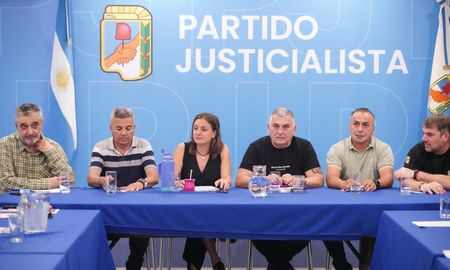 El Partido Justicialista (PJ) sostuvo que la reforma laboral que impulsa el Gobierno nacional “es parte del pliego de condiciones del FMI” que busca “consolidar un modelo de precarización donde los trabajadores seguirán retrocediendo”. El Partido Justicialista (PJ) sostuvo que la reforma laboral que impulsa el Gobierno nacional “es parte del pliego de condiciones del FMI” que busca “consolidar un modelo de precarización donde los trabajadores seguirán retrocediendo”.