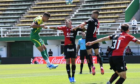 Colón juega ante Defensa y Justicia por la Copa de la Liga Profesional para mantenerse como líder de su grupo. Colón juega ante Defensa y Justicia por la Copa de la Liga Profesional para mantenerse como líder de su grupo.