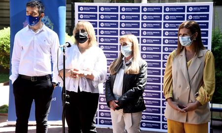 La ministra Sonia Martorano este miércoles en Rosario, junto a funcionarios de la Agencia de Control del Cáncer. La ministra Sonia Martorano este miércoles en Rosario, junto a funcionarios de la Agencia de Control del Cáncer.