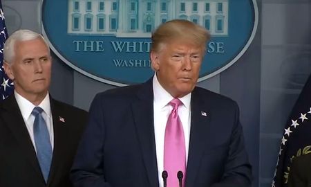 Donald Trump insistió con que el riesgo de Covid-19 en Estados Unidos es muy bajo. Donald Trump insistió con que el riesgo de Covid-19 en Estados Unidos es muy bajo.