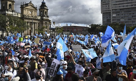 Masivas protestas en Guatemala por ley que endurece penas de aborto y prohíbe matrimonio del mismo sexo. Masivas protestas en Guatemala por ley que endurece penas de aborto y prohíbe matrimonio del mismo sexo.