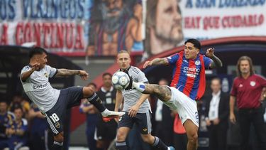 Boca ganó bajo un diluvio ante San Lorenzo y se prendió en la pelea del Torneo Clausura