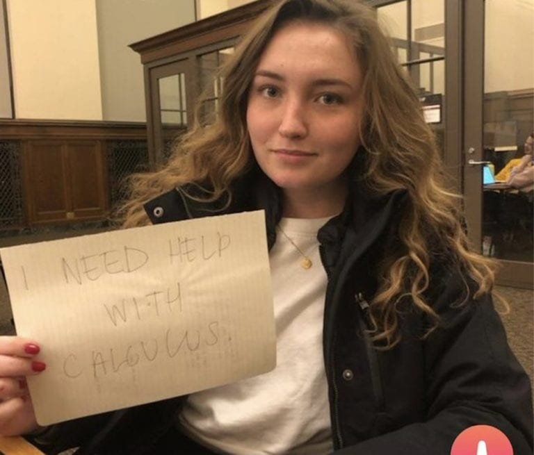 Utilizó Tinder para encontrar a alguien que le pudiera ayudar con su tarea