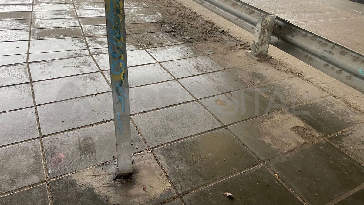 Desde la municipalidad aseguraron a AIRE que nadie trabajó para colocar el poste y que este ya se encontraba en el lugar. Desde la municipalidad aseguraron a AIRE que nadie trabajó para colocar el poste y que este ya se encontraba en el lugar. 