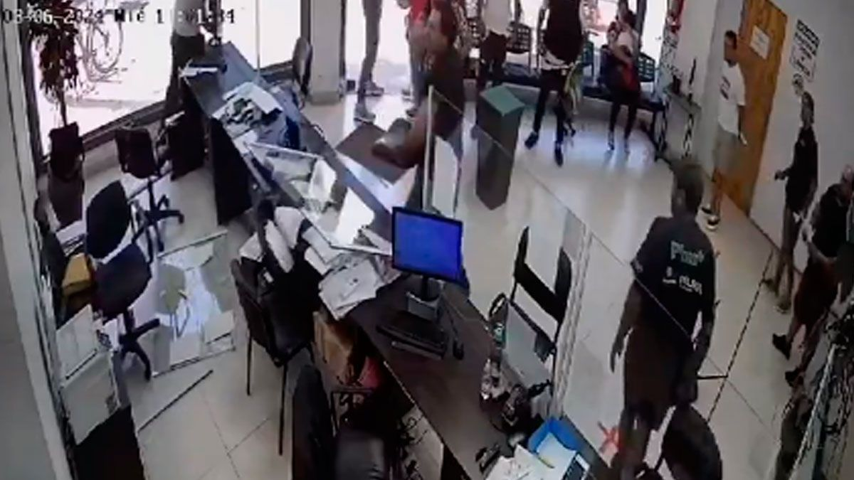 Bombita Darín de la vida real: destrozó una oficina de Energía de Misiones