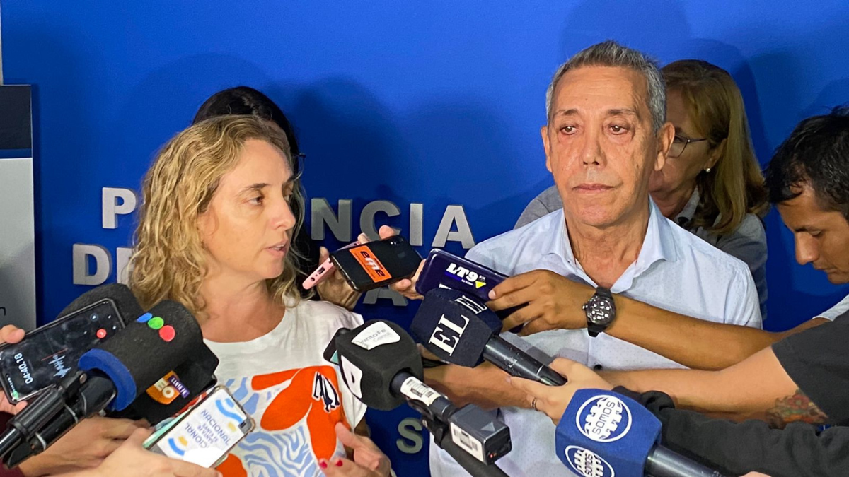 Carolina Cudos y Jorge Prieto brindaron el parte epidemiológico del dengue.