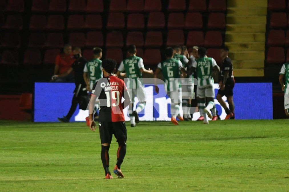 Colón perdió 2-1 con Banfield y quedó sin chances de pelear por la Copa Diego Maradona.